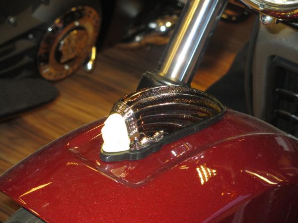 Warbonnet Fender Light für Indian Scout - Messing - Lichtfarbe Amber